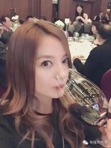 喜欢品酒的明星,品酒达人明星们的醉人故事